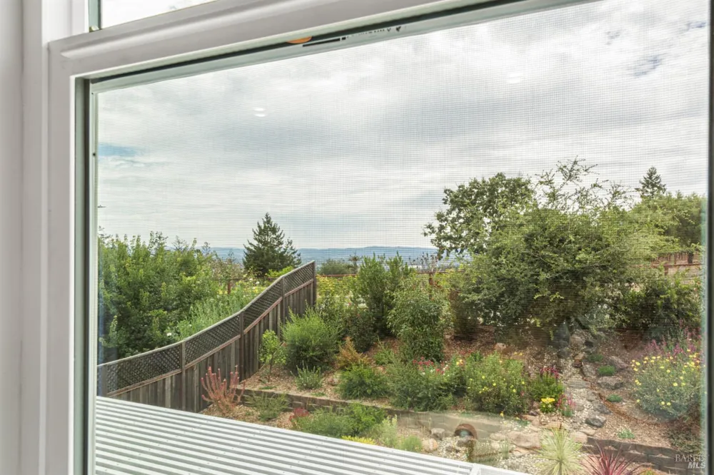 3747 Paxton Place Santa Rosa, CA 95404