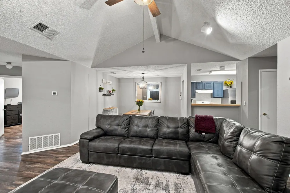 506 W Warrior Trail Grand Prairie, TX 75052