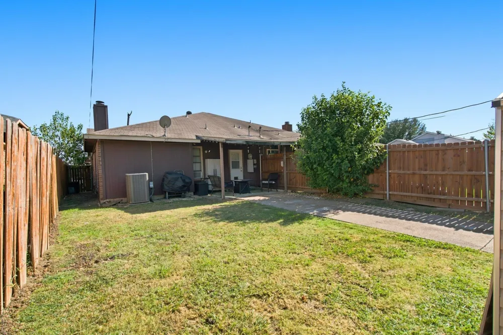 506 W Warrior Trail Grand Prairie, TX 75052