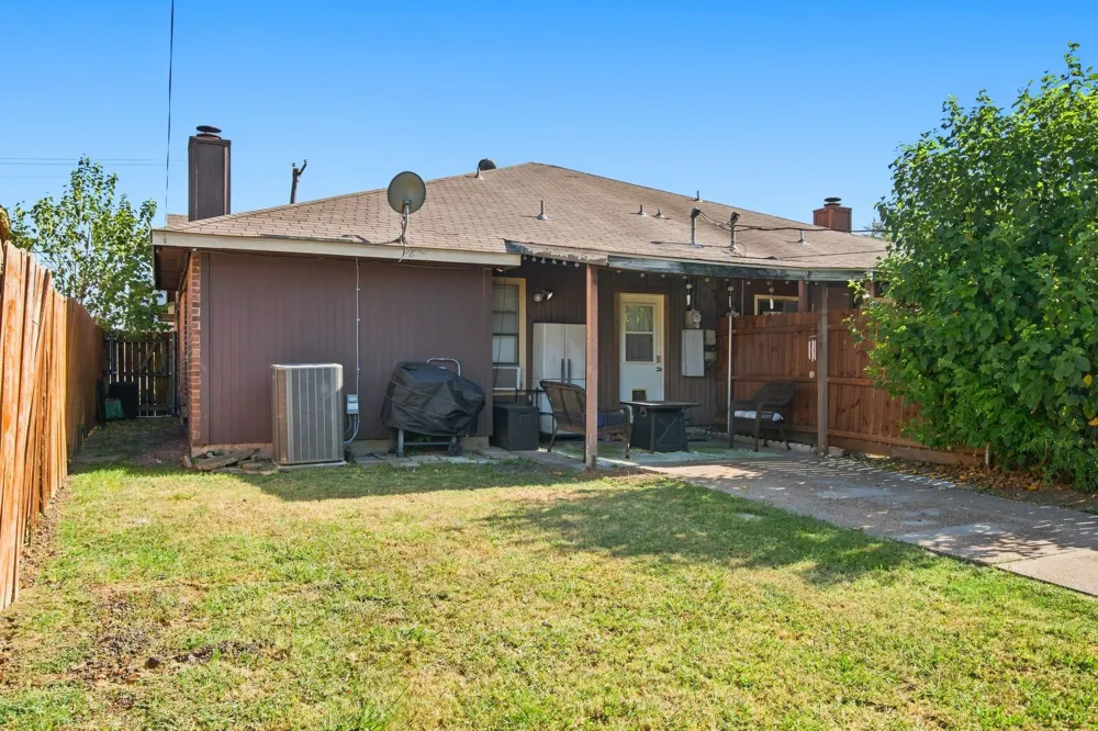 506 W Warrior Trail Grand Prairie, TX 75052