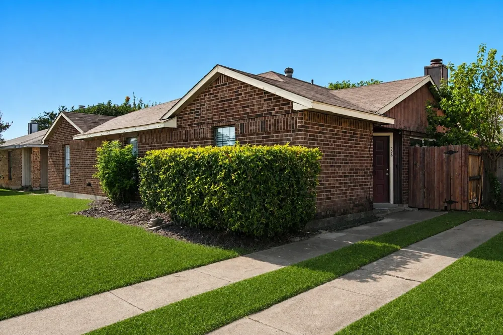 506 W Warrior Trail Grand Prairie, TX 75052