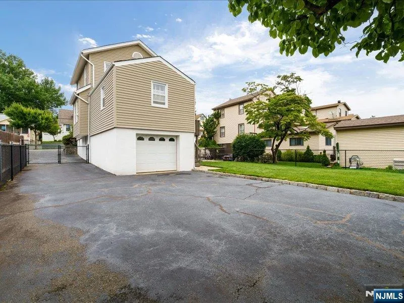 521 9th Street Carlstadt, NJ 07072