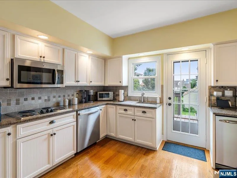 521 9th Street Carlstadt, NJ 07072