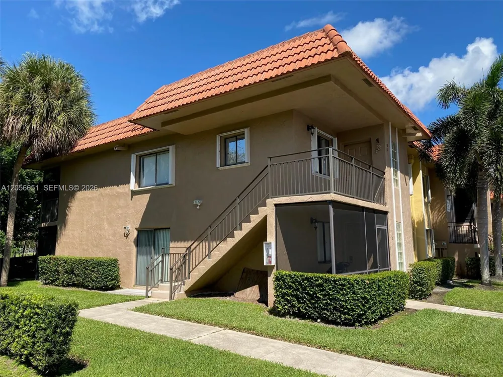 435 Lakeview Dr #201 Weston, FL 33326