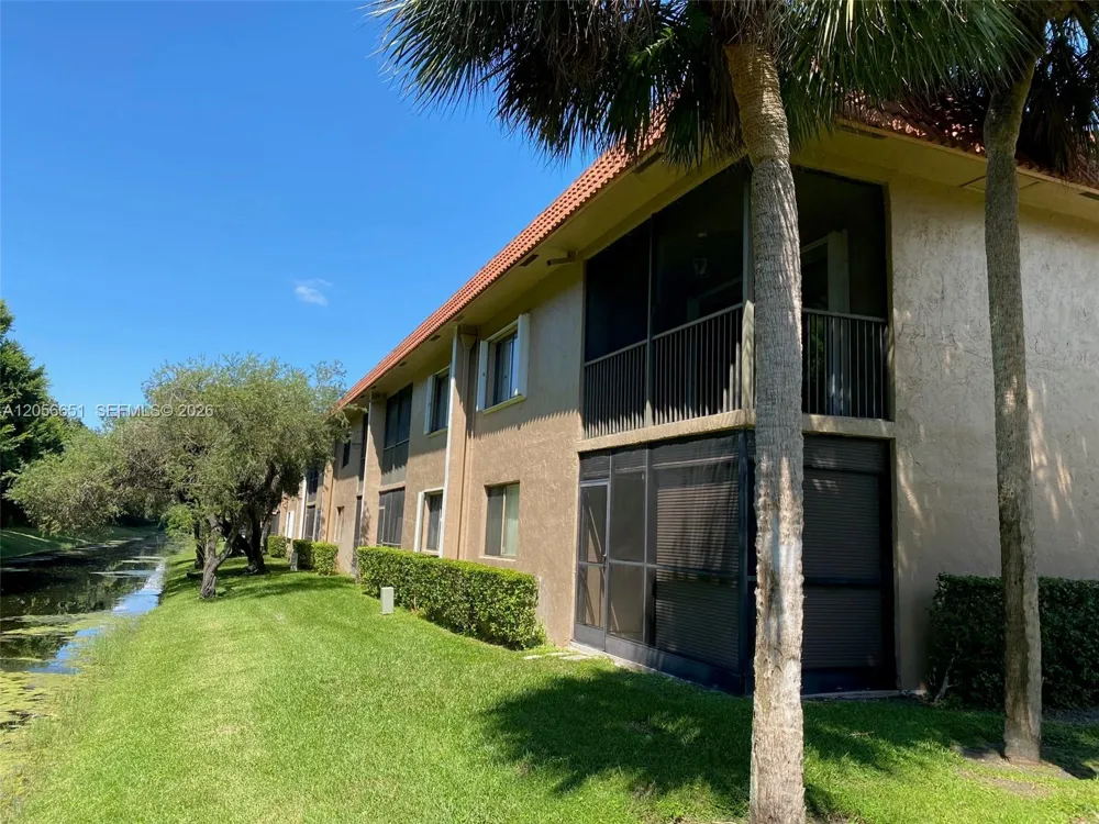 435 Lakeview Dr #201 Weston, FL 33326