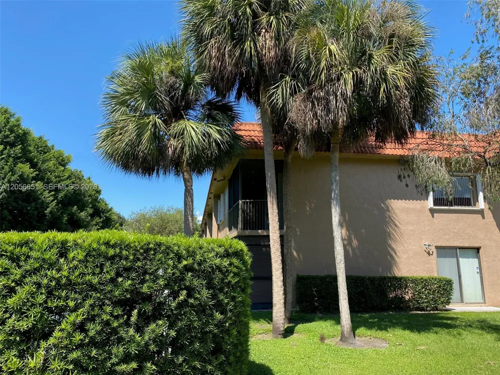 435 Lakeview Dr #201 Weston, FL 33326