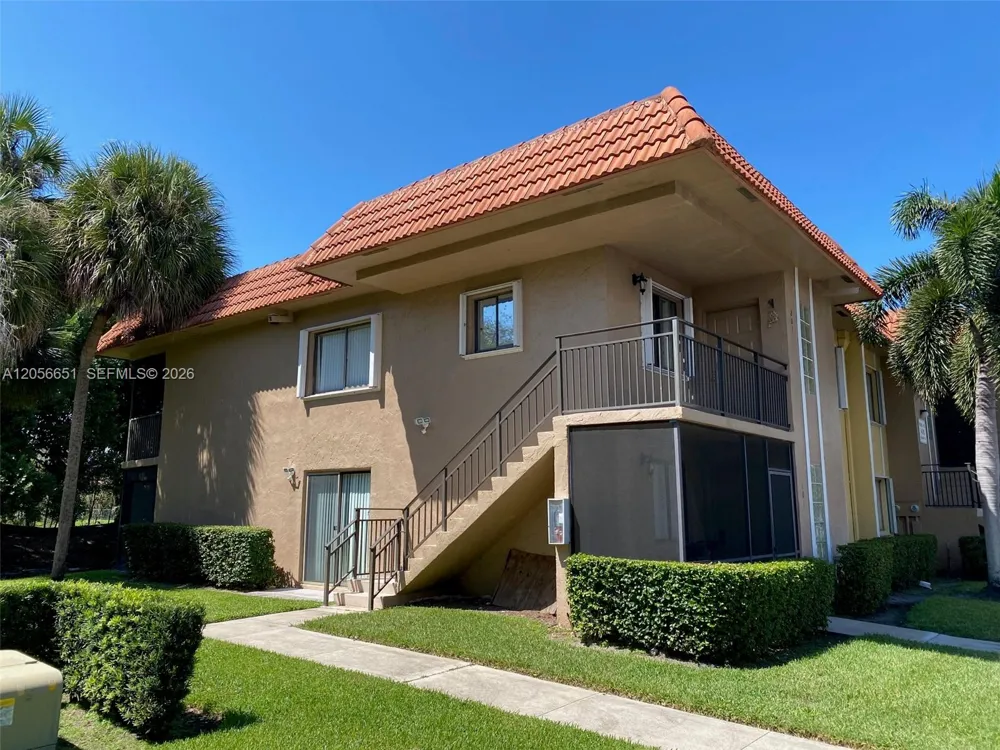 435 Lakeview Dr #201 Weston, FL 33326