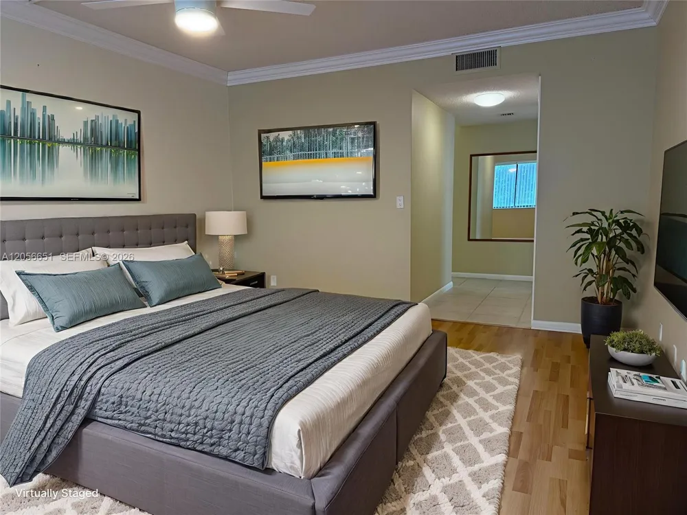 435 Lakeview Dr #201 Weston, FL 33326