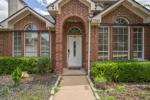1701 Creekway Drive