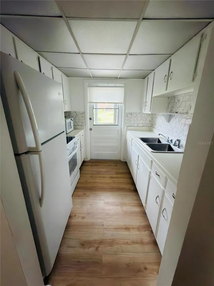 5467 HANSEL AVENUE #H15 Orlando, FL 32809