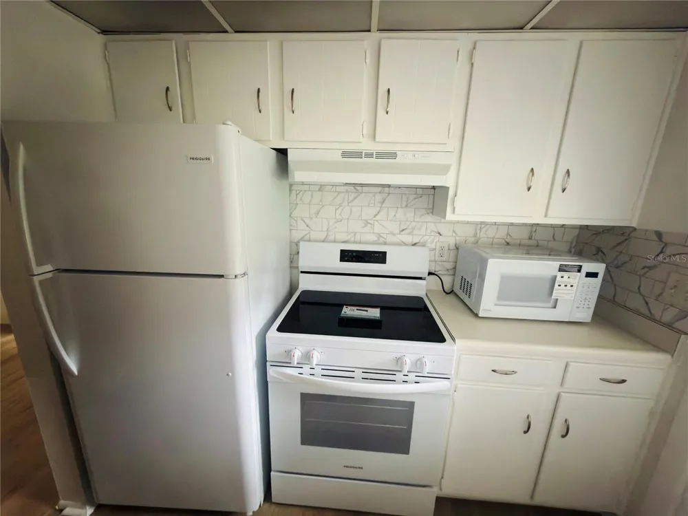 5467 HANSEL AVENUE #H15 Orlando, FL 32809