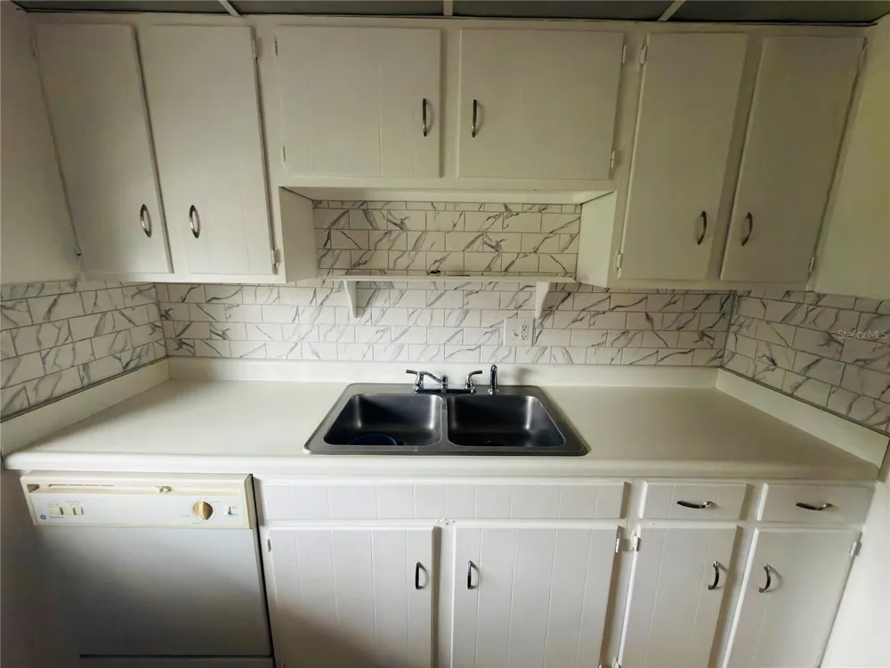 5467 HANSEL AVENUE #H15 Orlando, FL 32809