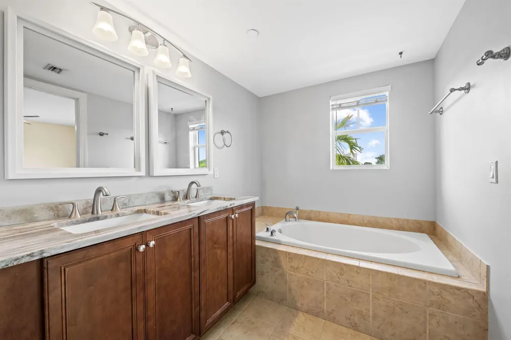 708 SE 15TH STREET #3 Fort Lauderdale, FL 33316
