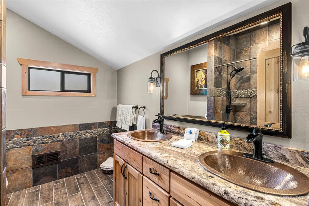 9864 East Leavenworth Road Leavenworth, WA 98826