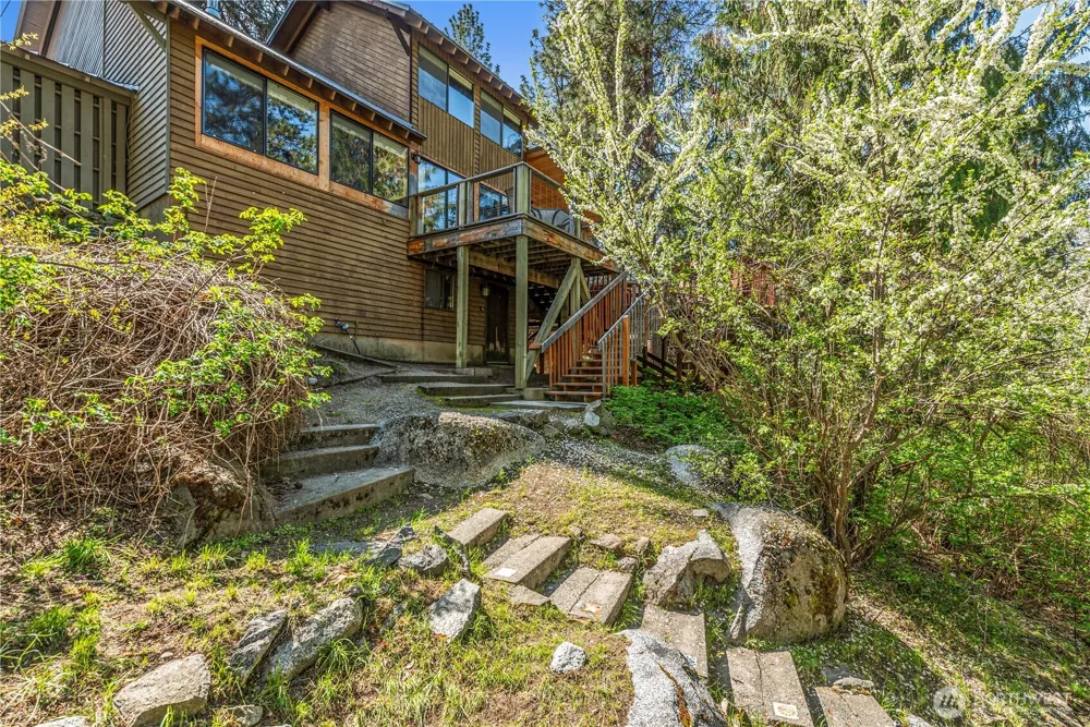 9864 East Leavenworth Road Leavenworth, WA 98826