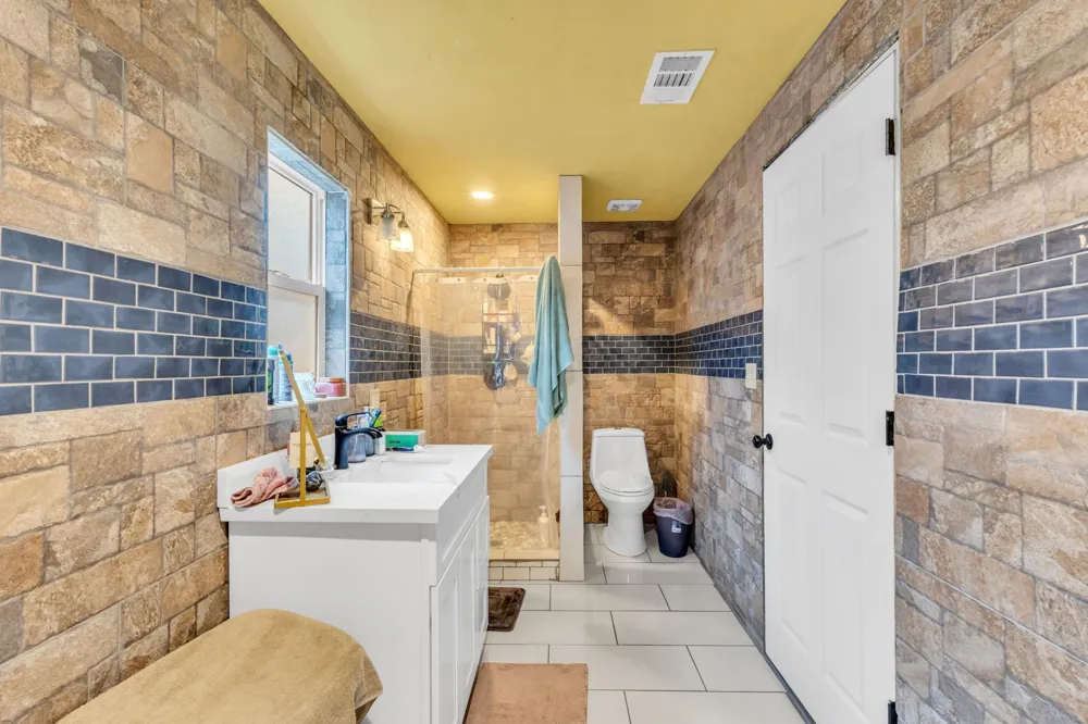 341 12th St Port Arthur, TX 77640