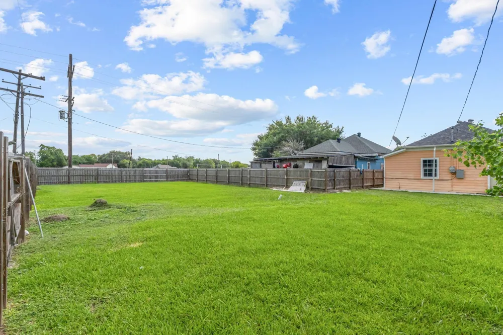 341 12th St Port Arthur, TX 77640