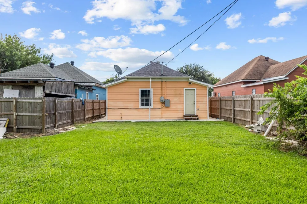 341 12th St Port Arthur, TX 77640
