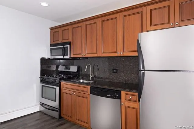 100 Friendly Court #L087 Babylon, NY 11704