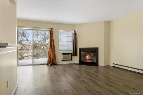 7 Lexington Hill #8
