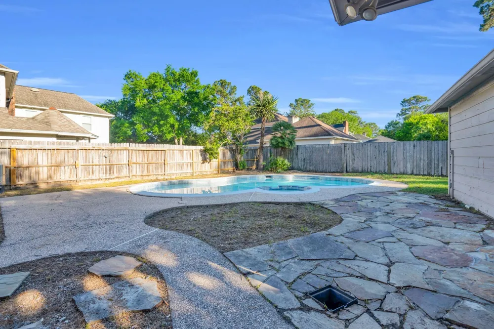 12411 Exbury Court Tomball, TX 77377