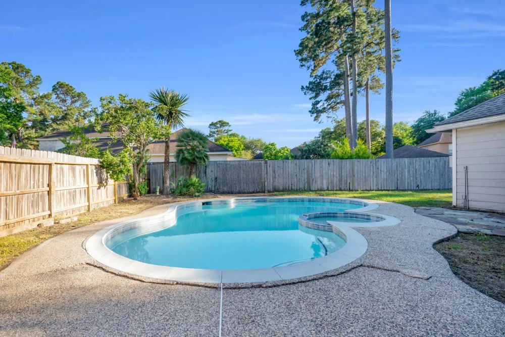 12411 Exbury Court Tomball, TX 77377