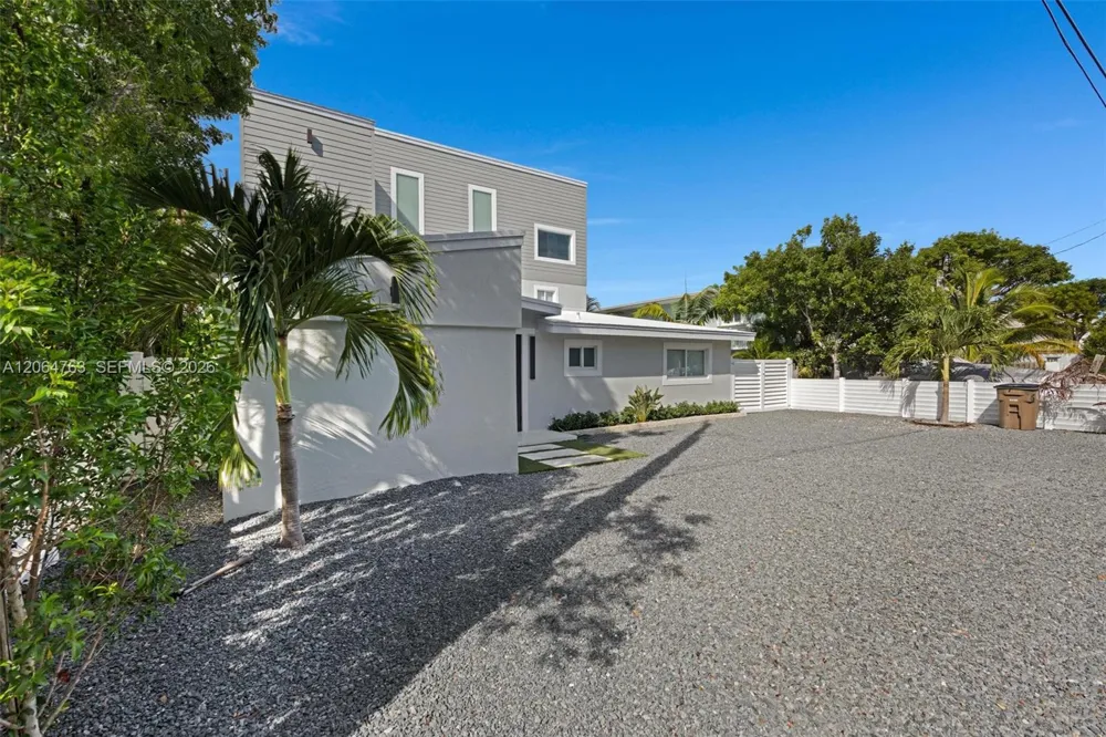 8 Poisonwood Key Largo, FL 33037