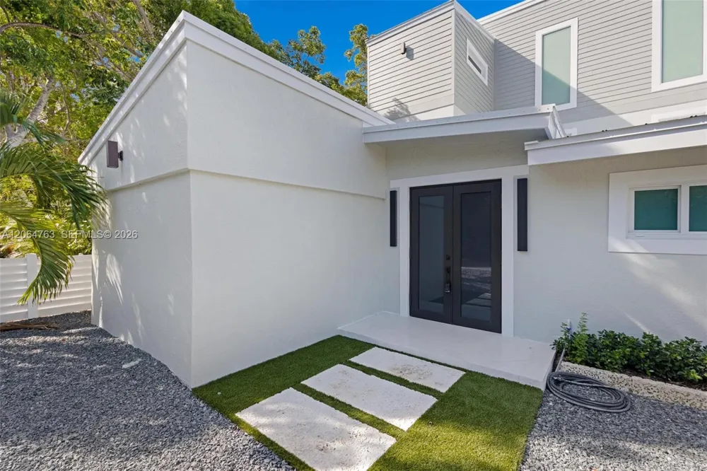 8 Poisonwood Key Largo, FL 33037