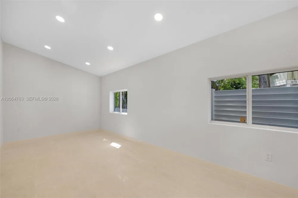 8 Poisonwood Key Largo, FL 33037