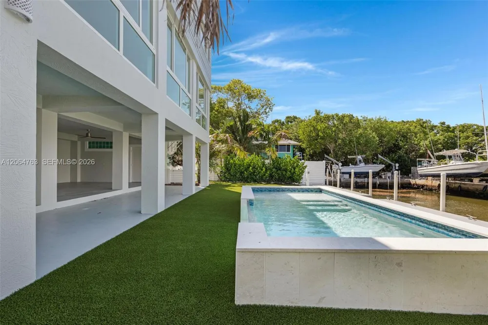 8 Poisonwood Key Largo, FL 33037