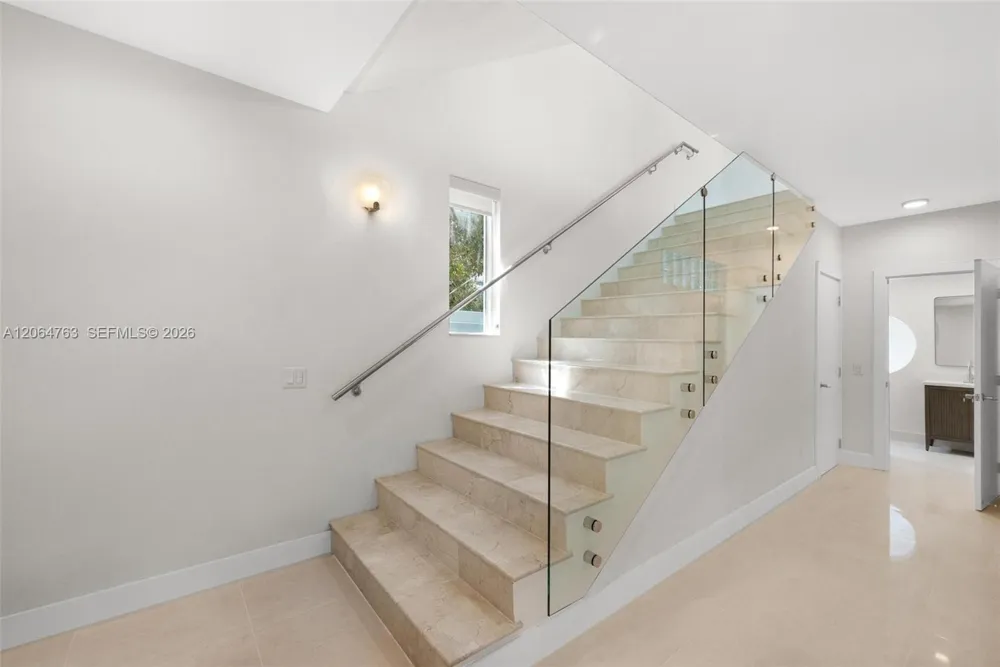 8 Poisonwood Key Largo, FL 33037