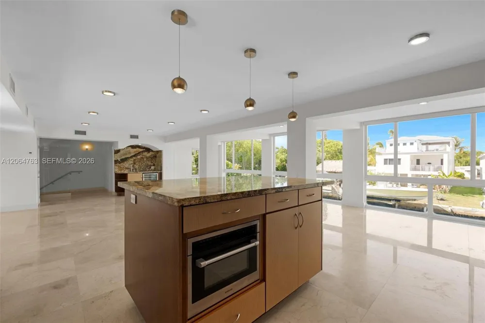 8 Poisonwood Key Largo, FL 33037