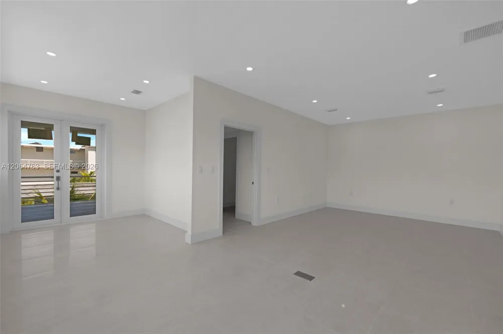 8 Poisonwood Key Largo, FL 33037