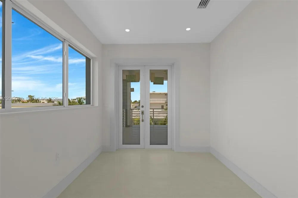 8 Poisonwood Key Largo, FL 33037