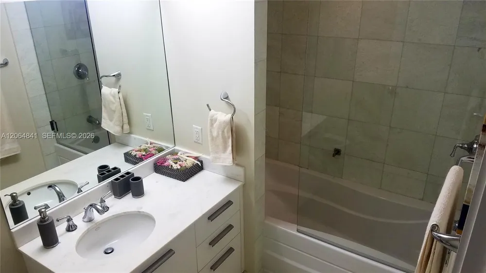 1060 Brickell Ave #2411 Miami, FL 33131