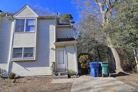 207 E Winged Foot Court