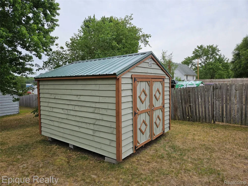 616 Crawford Street Belding City, MI 48809