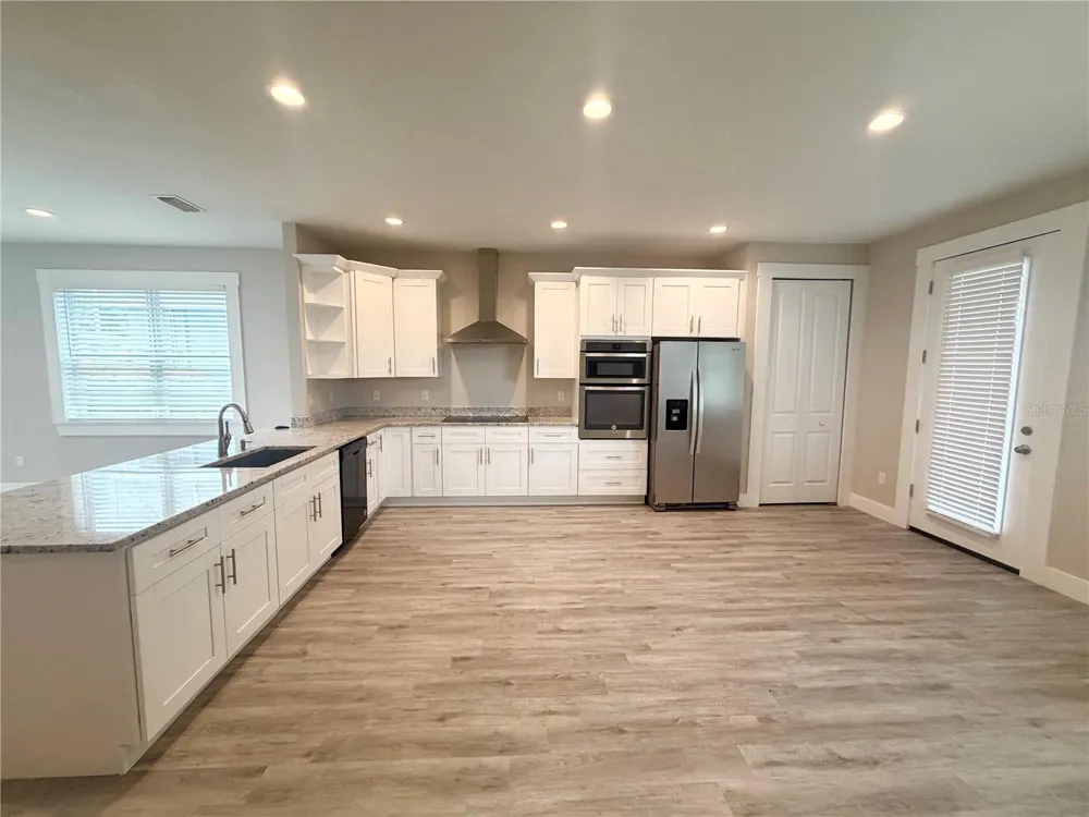 2125 W SAINT JOSEPH STREET Tampa, FL 33607