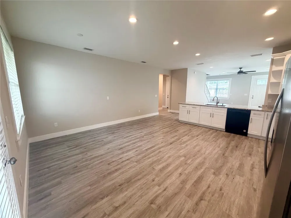 2125 W SAINT JOSEPH STREET Tampa, FL 33607
