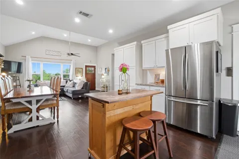 5037 Horseshoe Drive