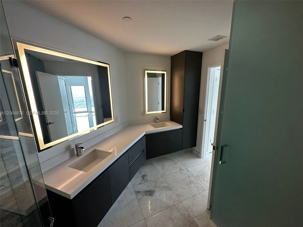 851 NE 1st Ave #4006 Miami, FL 33132