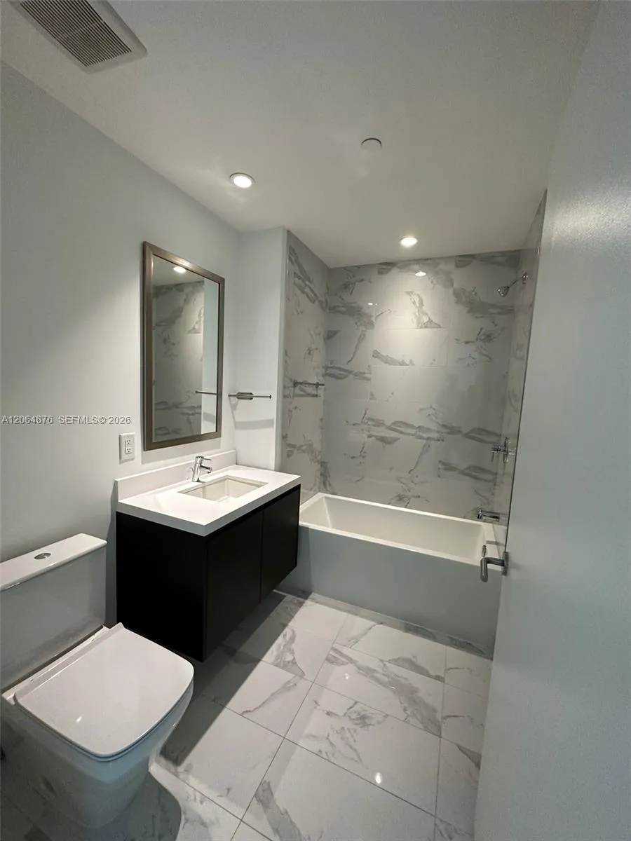 851 NE 1st Ave #4006 Miami, FL 33132