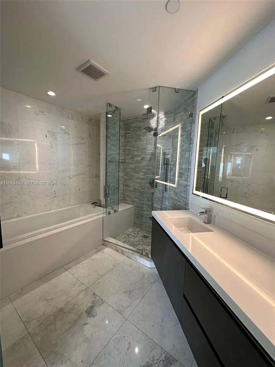 851 NE 1st Ave #4006 Miami, FL 33132