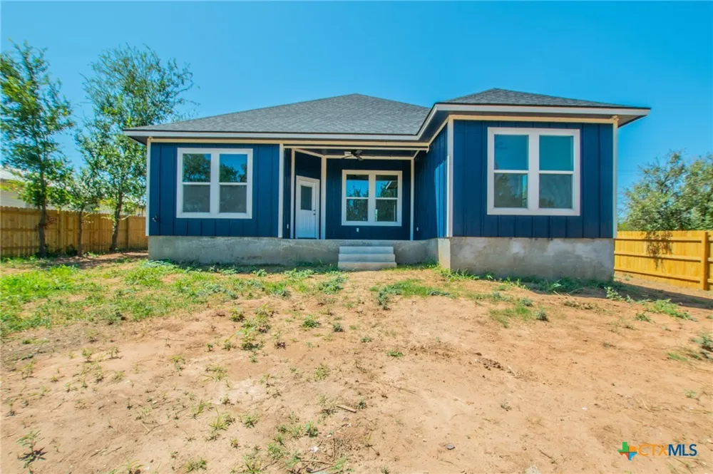 1307 Saint Louis Street Gatesville, TX 76528
