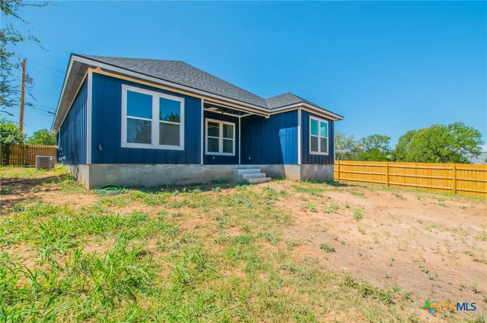 1307 Saint Louis Street Gatesville, TX 76528