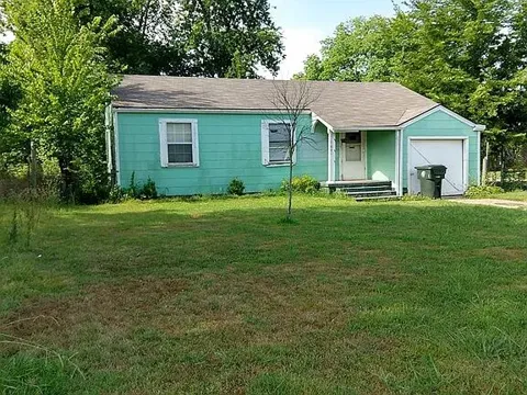1601 Center Lane
