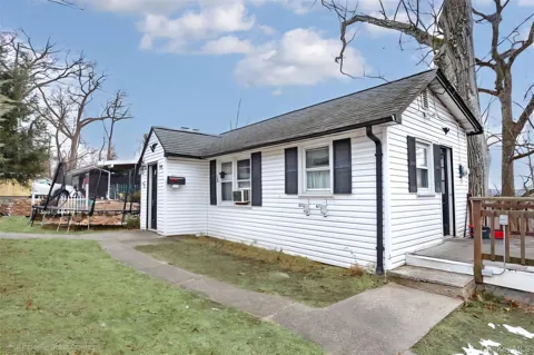 30 Lindbergh Lane