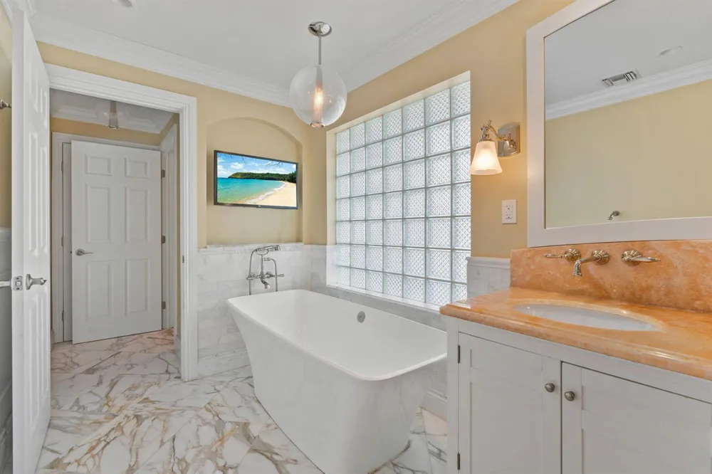 2729 NE 30TH STREET Lighthouse Point, FL 33064