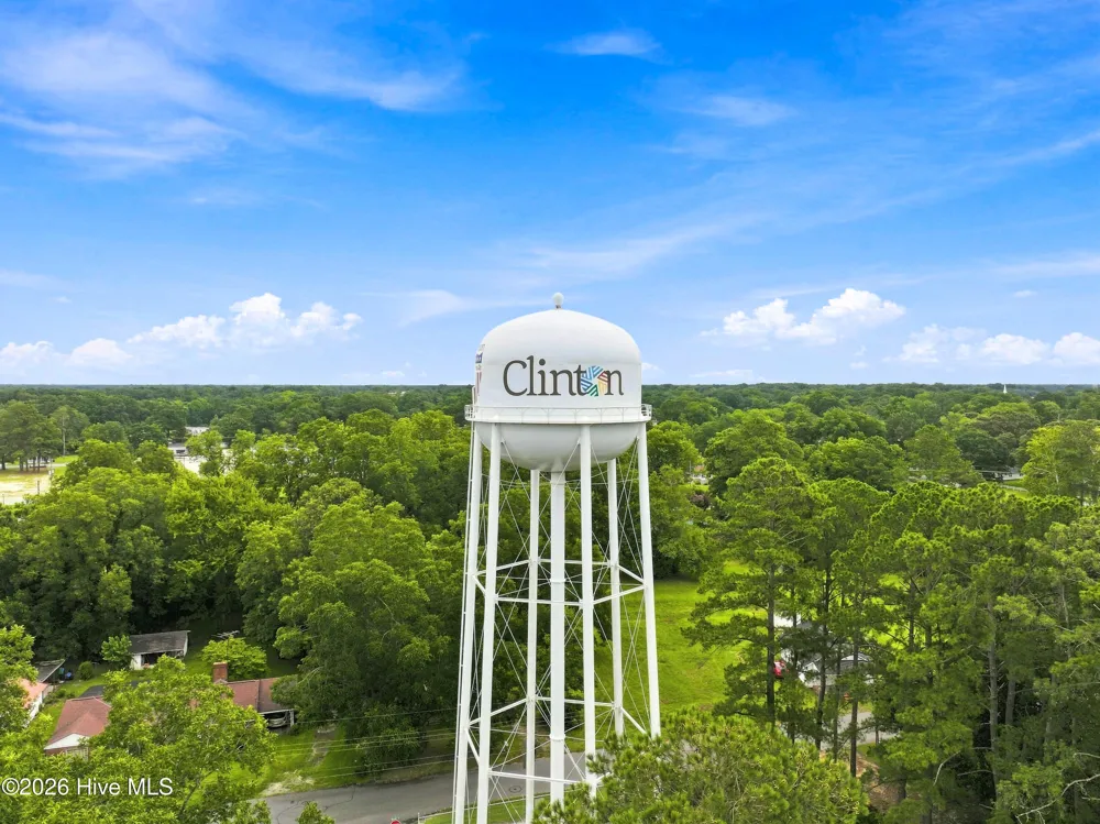 802 Holmes Street Clinton, NC 28328