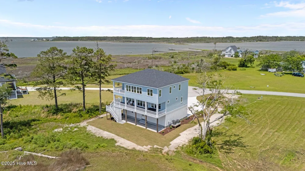 325 Anson Road Beaufort, NC 28516